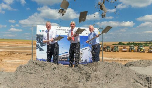 vl: Dr. Andreas Mattner (ECE), Hans Heribert Blättgen (OB Bad Rappenau) und Dirk Rahn (Hermes) beim gemeinsamen Spatenstich von ECE und Hermes in Bad Rappenau  am 07.07.2016 | Foto: Jörg Eberl/actionpress |