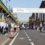 Voll ausgebucht und um zwei zusätzlich, für die Messelaufzeit aufwendig installierte Leichtbauhallen erweitert öffnete die erste Ausgabe der Gallery SHOES vom 27. bis 29. August 2017 ihre Türen auf dem Areal Böhler in Düsseldorf. Mehr als 500 Brands präsentierten ihre News & Highlights für F/S 2018. Die Gallery SHOES war während der Ordertage Anlaufstelle für den Fachhandel auf der Suche nach internationale Premium Brands und Agenturen, Contemporary, Urban, Comfort und Kids Schuhen sowie Accessoires.Fully booked and extended by two additional temporary lightweight halls installed especially for the event, the first edition of Gallery SHOES opened its doors at the Areal Böhler in Düsseldorf from 27 to 29 August 2017. “More than 500 brands presented their latest trends for the spring/summer season 2018. Gallery SHOES was the meeting point for trade visitors looking for international premium brands and agencies, contemporary, Urban, Comfort and Kids´ Shoes as well as accessories.