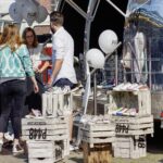 Voll ausgebucht und um zwei zusätzlich, für die Messelaufzeit aufwendig installierte Leichtbauhallen erweitert öffnete die erste Ausgabe der Gallery SHOES vom 27. bis 29. August 2017 ihre Türen auf dem Areal Böhler in Düsseldorf. Mehr als 500 Brands präsentierten ihre News & Highlights für F/S 2018. Die Gallery SHOES war während der Ordertage Anlaufstelle für den Fachhandel auf der Suche nach internationale Premium Brands und Agenturen, Contemporary, Urban, Comfort und Kids Schuhen sowie Accessoires.Fully booked and extended by two additional temporary lightweight halls installed especially for the event, the first edition of Gallery SHOES opened its doors at the Areal Böhler in Düsseldorf from 27 to 29 August 2017. “More than 500 brands presented their latest trends for the spring/summer season 2018. Gallery SHOES was the meeting point for trade visitors looking for international premium brands and agencies, contemporary, Urban, Comfort and Kids´ Shoes as well as accessories.