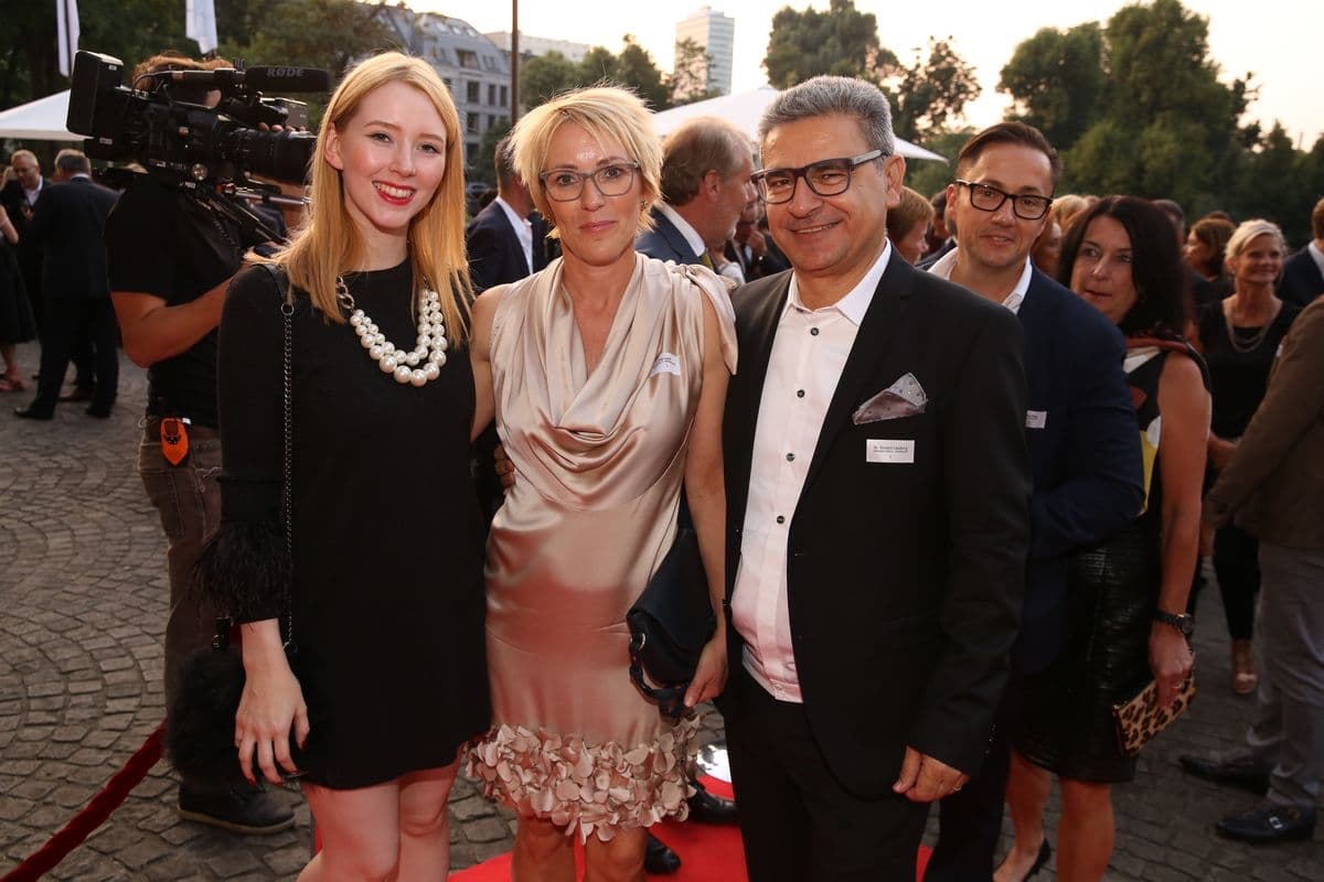 schuhkurier AWARD 2017 - Neele und Insa Uphoff und Giovanni Lacatena