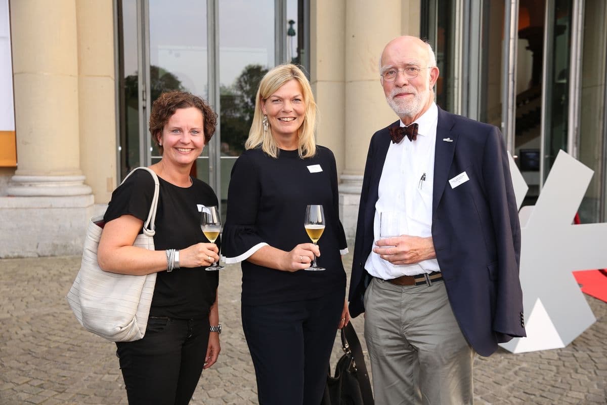 schuhkurier AWARD 2017 - Simone Weßels, Nicole Möller und Franz-Josef Zumnorde