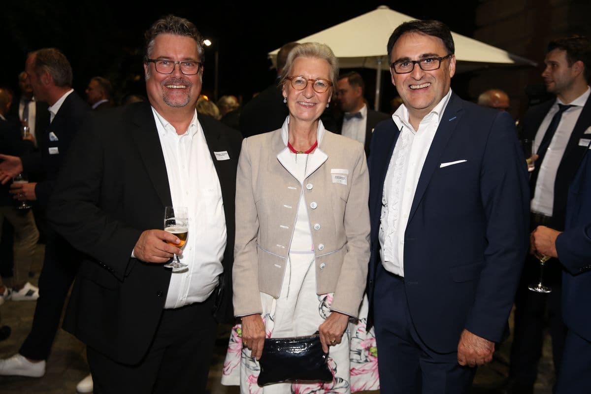 schuhkurier AWARD 2017 - Ulrich Becker-Steinberger, Brigitte Wischnewski und Karim Choukair