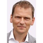 ANDREAS WORTMANN: Seit Sommer 2018 ist der Schuhexperte Andreas Wortmann Vorstandsvorsitzender der Ara AG. Wortmann kam vom dänischen Unternehmen Ecco, verfügt über reichlich Branchen-Know-how und will den Langenfelder Schuhanbieter nun auf Zukunft trimmen. Der 53-Jährige gilt als entschlossen und unerschrocken – und als einer, der auch vor heißen Eisen nicht zurückschreckt.