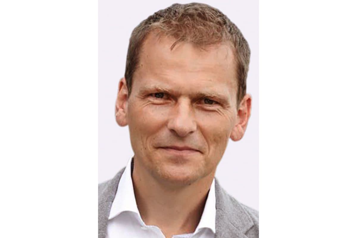 ANDREAS WORTMANN: Seit Sommer 2018 ist der Schuhexperte Andreas Wortmann Vorstandsvorsitzender der Ara AG. Wortmann kam vom dänischen Unternehmen Ecco, verfügt über reichlich Branchen-Know-how und will den Langenfelder Schuhanbieter nun auf Zukunft trimmen. Der 53-Jährige gilt als entschlossen und unerschrocken – und als einer, der auch vor heißen Eisen nicht zurückschreckt.