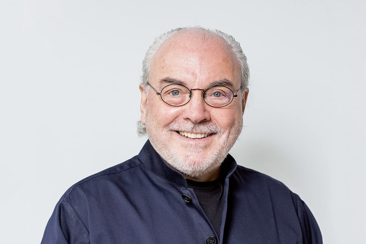 BERND HUMMEL: Der Name Bernd Hummel ist untrennbar mit der Stadt Pirmasens verbunden. Der Unternehmer, der im Oktober seinen 70. Geburtstag feierte, hat sich als Umgestalter von Bauwerken in der Schuhstadt Pirmasens und deren Umgebung einen Namen gemacht. Querdenken, Vordenken, Geduld und Beharrlichkeit, aber auch der Mut, sich von Ideen zu verabschieden, die keinen Erfolg bringen. Das zeichnet den Unternehmer aus – nicht den Unterlasser.