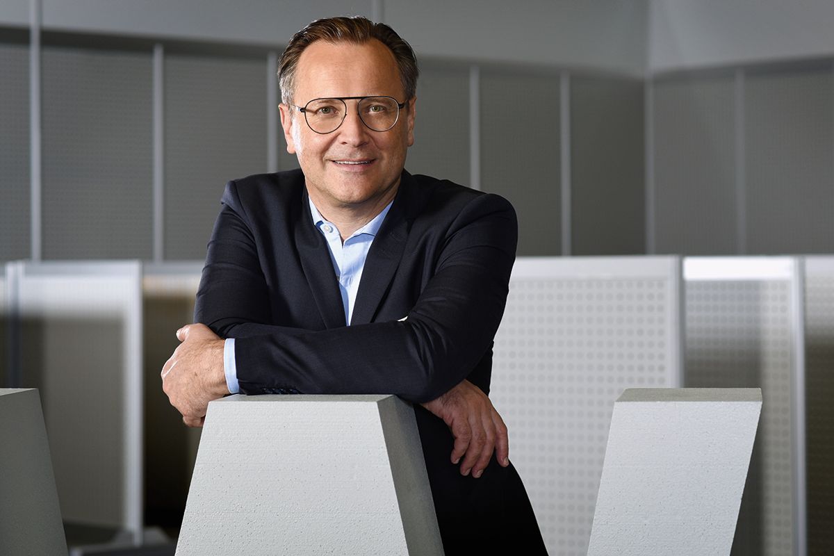 Fritz Terbuyken, ANWR: „Ich erwarte nicht, dass das Wetter ein zweites Mal so absolut unpassend verlaufen wird wie 2018. Händler mit einem klarem Profil und einem zeitgerechtem Sortiment sind für den Konsumenten interessant. Der Frequenzrückgang wird auch 2019 zur Herausforderung. Gleichzeitig werden Händler diejenigen Marken stärker ausbauen, mit denen sie verlässliche Renditen erwirtschaften können. Der Handel wird noch stärker auf echte Innovationen setzen.“