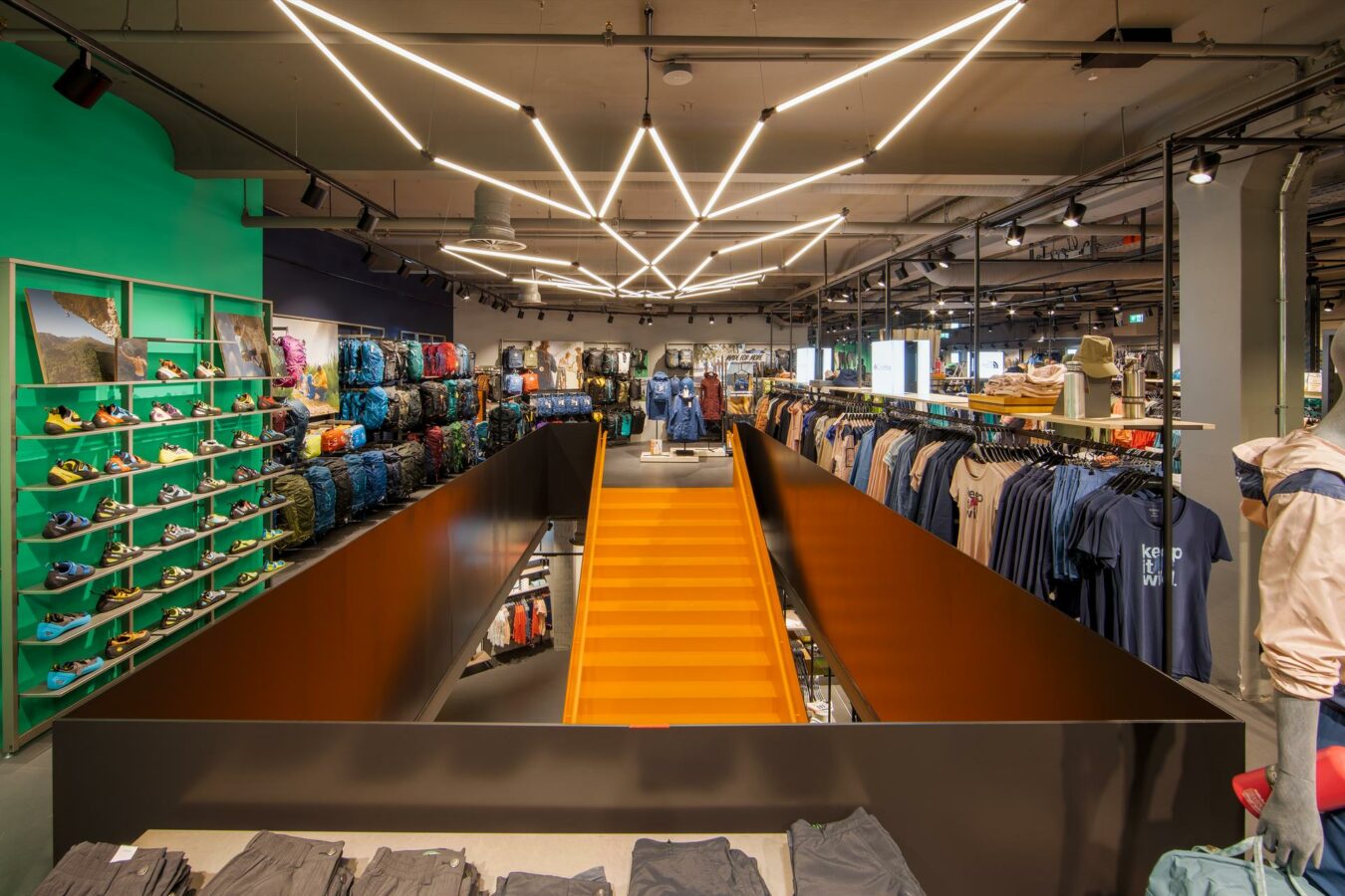 SportScheck hat den neu gestalteten Store in Hamburg eröffnet. (Foto: SportScheck)