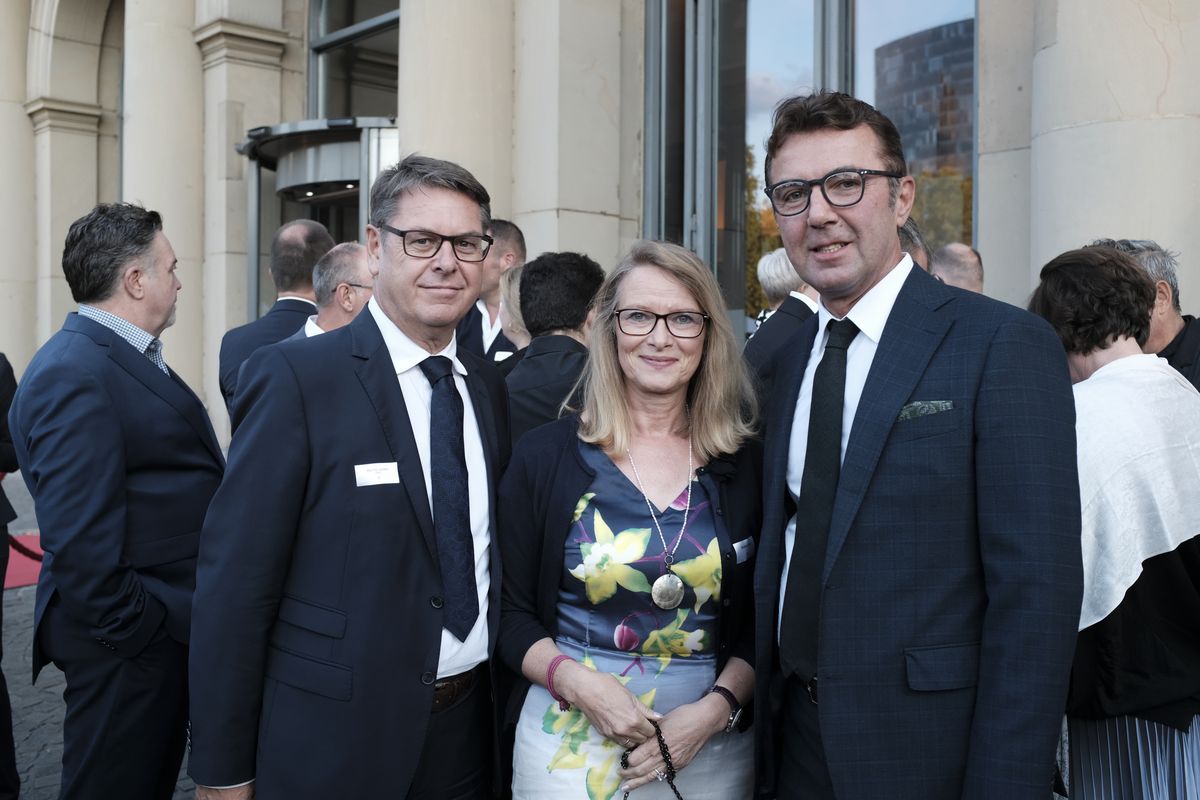 Manfred und Christine Junkert, Rudolf Hampl