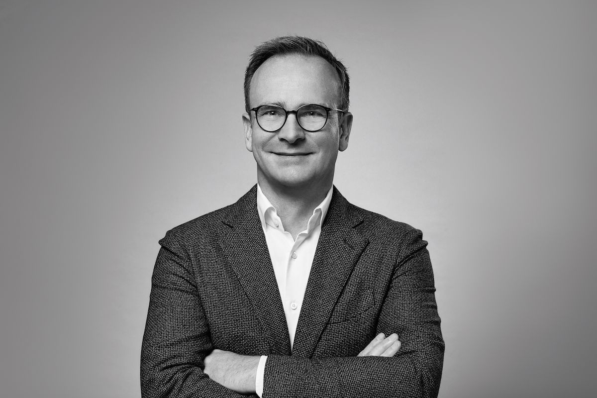 JENS BEINING: Mit Kraft und Kreativität macht der Wortmann-CEO das Unternehmen Wortmann fit für die Zukunft. So wurde der Tamaris-Onlineshop als Verkaufsplattform für den Fachhandel geöffnet. Die einzelnen Marken des Konzerns werden fortlaufend in ihren Profilen geschärft und auf die jeweiligen Zielgruppen ausgerichtet. Das Unternehmen wurde in 2019 als einer der besten Ausbilder Deutschlands ausgezeichnet. Jens Beining wurde im Sommer neues Mitglied des HDS/L-Vorstands.  