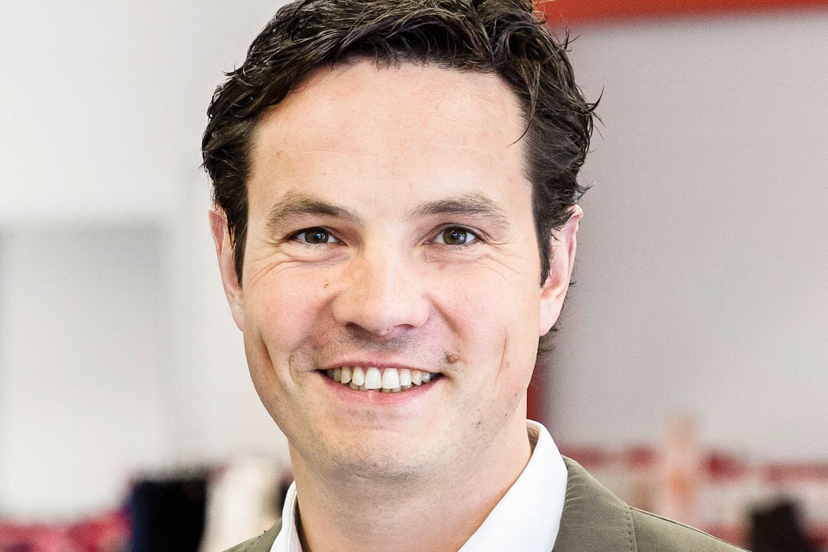 PETER-PHILLIP KIENAST: Er gilt als publikumsscheu, als einer, der lieber im Stillen, aber mit Unerschrockenheit und Kalkül agiert. Mit dieser Strategie ist der norddeutsche Unternehmer auch 2019 sehr erfolgreich unterwegs gewesen. Im Sommer übernahm er den insolventen Filialisten Schuhpark Fascies.