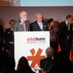 FRANZ-JOSF UND HEINRICH ZUMNORDE: Sie betraten die Bühne beim schuhkurier AWARD Hand in Hand: die Brüder Franz-Josef und Heinrich Zumnorde. Für ihr Lebenswerk, ein beeindruckendes Handelsunternehmen mit durch und durch kaufmännischer Prägung, erhielten Sie neben dem Preis auch minutenlangen Applaus. Im November gab es auch den Deutschen Handelspreis für ihr Unternehmen.  