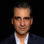 MANUEL FARROKH: Er kennt die Modebranche und den Einzelhandel. Und er ist auf „herausfordernde“ Projekte spezialisiert. Ende des Jahres holte ihn der Darmstädter Schuhfilialist Dielmann als Restrukturierungsexperten in die Geschäftsführung. Dort wird er sich unter anderem mit Projekt-steuerung und Risikomanagement beschäftigen. Er sehe einige Herausforderungen, erklärte Manuel Farrokh. Aber man werde gemeinsam viel erreichen.
