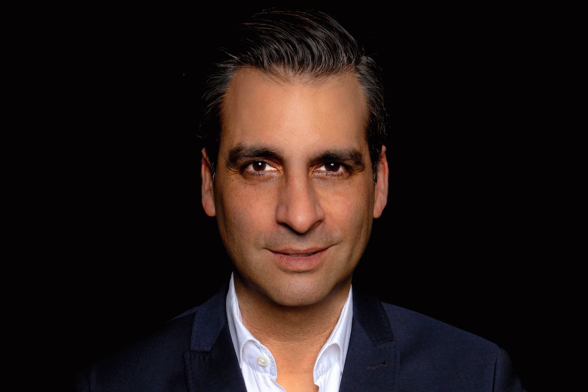 MANUEL FARROKH: Er kennt die Modebranche und den Einzelhandel. Und er ist auf „herausfordernde“ Projekte spezialisiert. Ende des Jahres holte ihn der Darmstädter Schuhfilialist Dielmann als Restrukturierungsexperten in die Geschäftsführung. Dort wird er sich unter anderem mit Projekt-steuerung und Risikomanagement beschäftigen. Er sehe einige Herausforderungen, erklärte Manuel Farrokh. Aber man werde gemeinsam viel erreichen.
