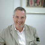 FRANK REVERMANN: Für viel Aufmerksamkeit sorgte der Hamburger Schuhfilialist Görtz, nachdem bekannt wurde, dass er zahlreiche Filialen des Schuhhändlers Roland übernehmen werde. Man wolle durch den Deal das Filialnetz insbesondere im Süden Deutschlands verdichten und die Präsenz im Segment der Qualitätsschuhe weiter ausbauen, erklärte Geschäftsführer Frank Revermann. 