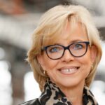 ULRIKE KÄHLER: 24/7 – nach dieser Devise agiert die Igedo-Geschäftsführerin und Gallery Shoes-Verantwortliche Ulrike Kähler, wenn es um die Schuh- und Modebranche geht. In Düsseldorf ist es ihr gelungen, ein Messe-Duo zu etablieren, das das Zeug hat, unverzichtbare Plattform für den modisch ausgerichteten Schuh- und Modehandel zu werden. Dabei punktet das Igedo-Team unter anderem mit einem Höchstmaß an Service für Aussteller und Besucher. 