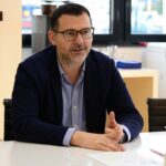 KRESIMIR ZOVAK, ARA: „Das Jahr 2020 wird für Ara ein besonderes Jahr. Wir werden erstmals im TV Werbung für unsere Produkte machen. Wir haben ein extrem innovatives Marketingkonzept mit „Let‘s Dance“ und Frauke Ludowig entwickelt, welches sehr reichweitenstark ist und voll auf unsere Zielgruppe zugeschnitten ist. Für unsere Händler haben wir auch ein sehr attraktives Paket erstellt, welches dem Handel die Möglichkeit gibt, von diesem Investment zu profitieren. Wir wünschen uns einen deutlichen Schub für unsere Marke und natürlich auch für die teilnehmenden Händler. Wir werden weiterhin versuchen, der innovativste Komfortschuhanbieter der Welt zu werden. Dazu haben wir wieder eine ganze Reihe neuer innovativer Produkte für das Jahr 2020 entwickelt. Einen besonderen Fokus werden wir dabei auf unsere Herrenkollektion richten. Hier haben wir seit einigen Saisons eine hervorragende Entwicklung genommen. Für unsere Handelspartner wünsche ich mir ein Jahr ohne große Wetterextreme und mit einer guten Frequenz.“