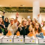 Lisa und Lena präsentierten ihre Kooperation mit Buffalo bei Humanic in Wien. (Foto: Philipp Lipiarski)
