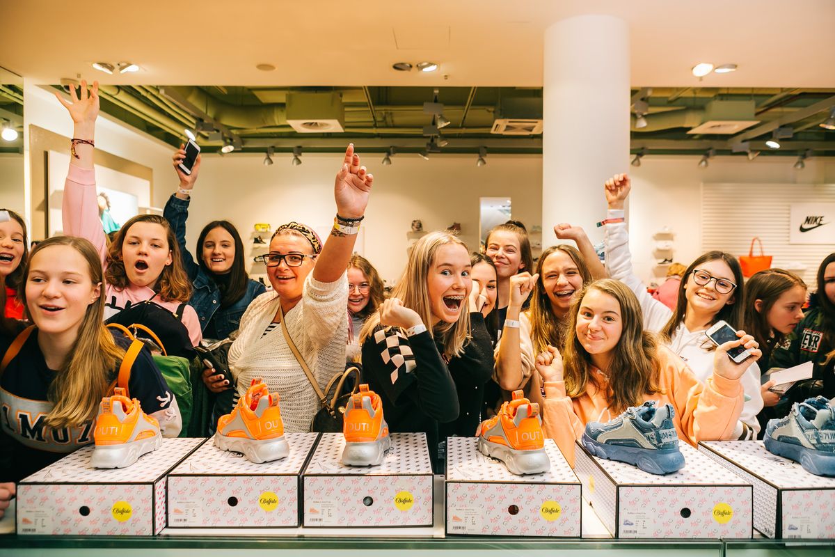 Lisa und Lena präsentierten ihre Kooperation mit Buffalo bei Humanic in Wien. (Foto: Philipp Lipiarski)