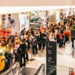 Lisa und Lena präsentierten ihre Kooperation mit Buffalo bei Humanic in Wien. (Foto: Philipp Lipiarski)
