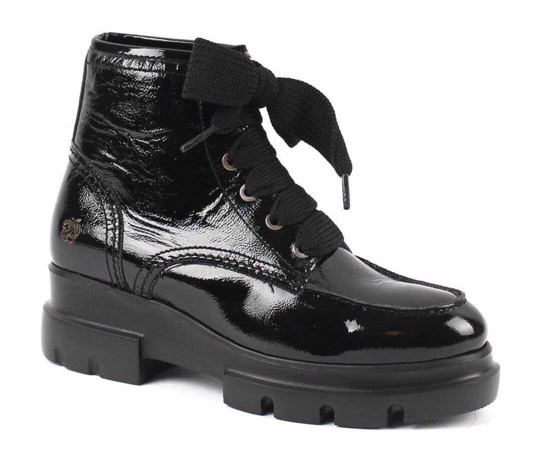 Combat Boots in schwarzem Lack von Apple of Eden (Foto: Apple of Eden)