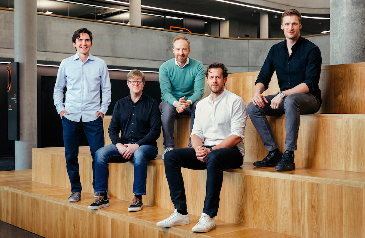 Zalando-Vorstand: Zu den wenigen Gewinnern der Corona-Krise gehört Zalando. Der Onlinehändler musste im Jahresverlauf mehrfach die Umsatz- und  Gewinnprognose nach oben anpassen.  Zugleich wurde das Plattform-Business Connected Retail weiter vorangetrieben, indem u.a. Partnern die Provision erlassen wurde. Im kommenden Jahr wird der Zalando-Vorstand eines der prominentesten Mitglieder verlieren. Der langjährige Finanzchef Rubin Ritter scheidet aus dem Unternehmen aus, um sich künftig seiner Familie widmen zu können. 