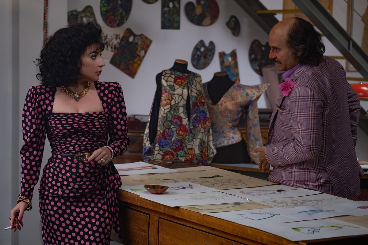 Szene aus House of Gucci von Ridley Scott mit Lady Gaga, Adam Driver und Al Pacino. (Foto: 2021 Metro-Goldwyn-Mayer Pictures Inc.)