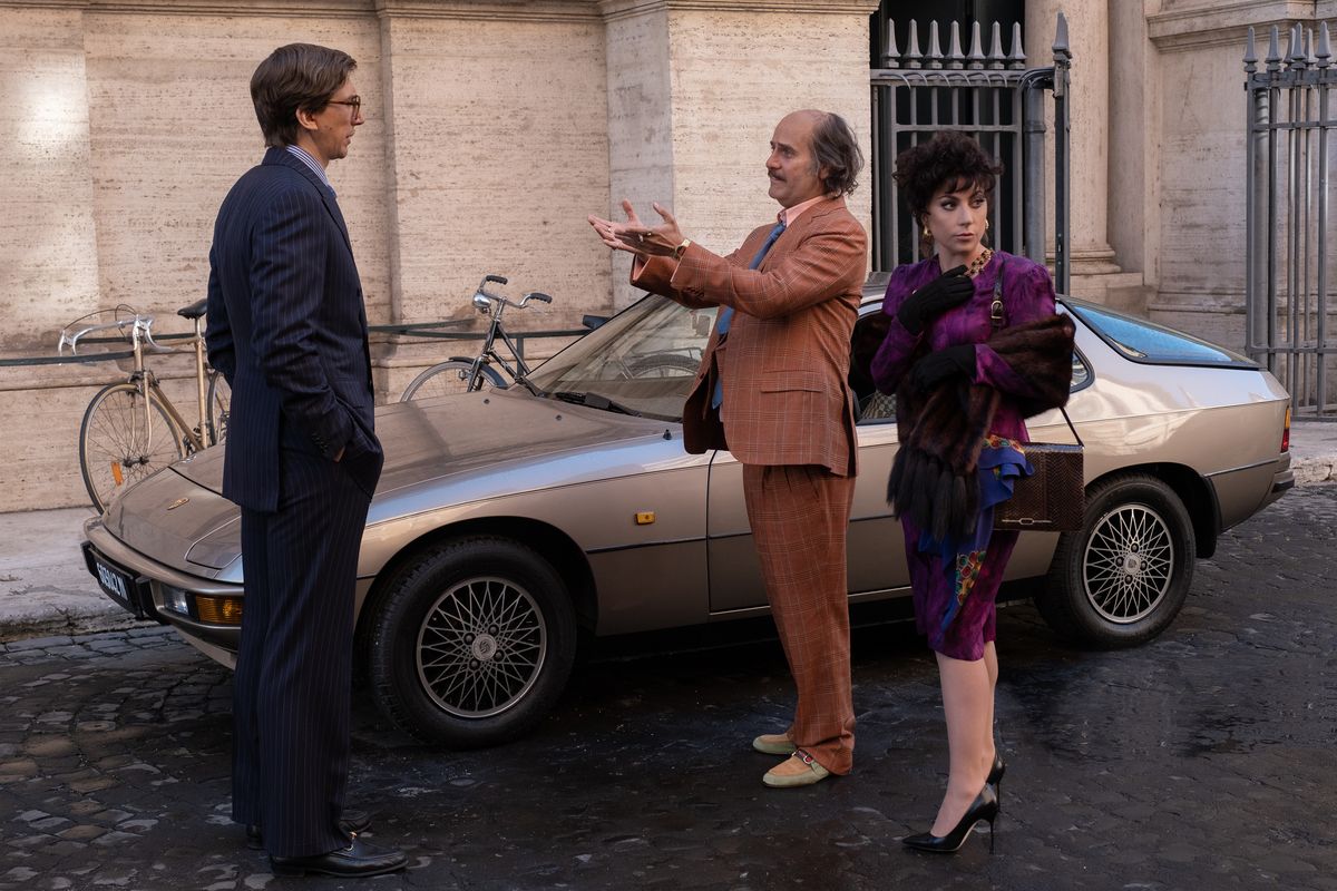 Szene aus House of Gucci von Ridley Scott mit Lady Gaga, Adam Driver und Al Pacino. (Foto: 2021 Metro-Goldwyn-Mayer Pictures Inc.)