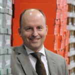 ANDREAS KOLB: Einen „großen Wurf“ hatte das Bad Kreuznacher Unternehmen Fritz Frank KG schon im vergangenen Jahr gelandet; sein Filialportfolio erweitert und das Stammhaus aufwändig renoviert. In diesem Jahr schilderten Andreas Kolb und seine Frau Pia im Interview; wie die Krise ihren Blick geschärft hat: „Wir fragen bei jedem Standort: Warum braucht es Dich?“ Konsequent entscheide man sich dann für – oder auch gegen ein Geschäft. (Foto: Fritz Frank KG)