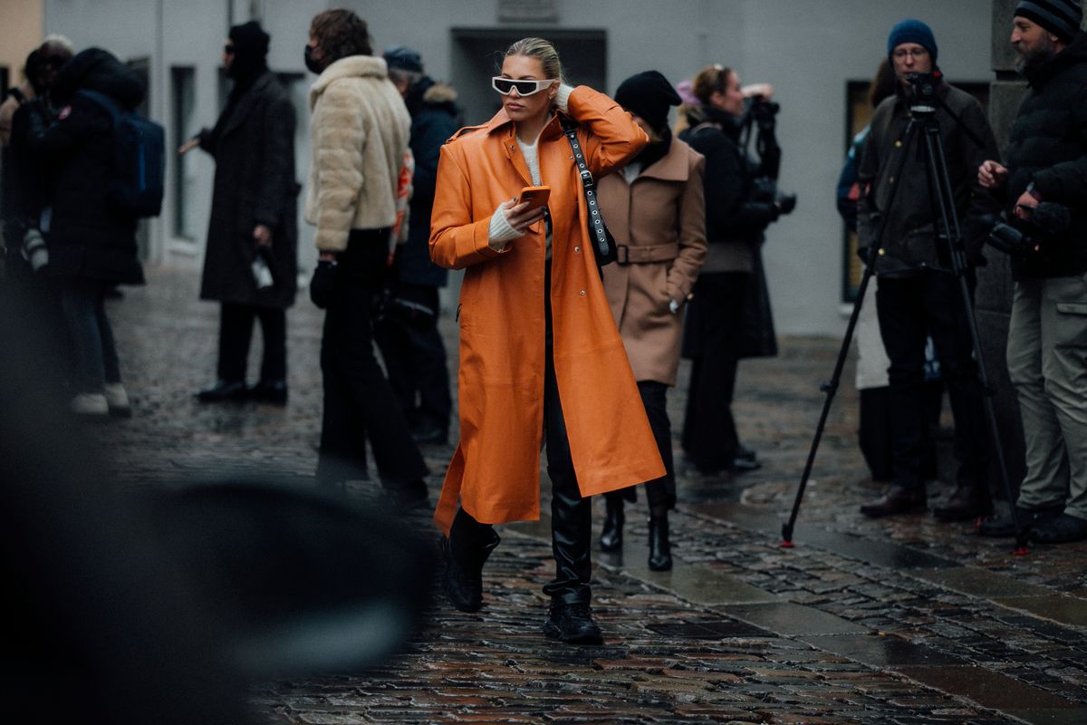 Streetstyles von der Copenhagen Fashion Week im Februar 2022. (Fotos: Bryndis Thorsteinsdottir, Moeez Ali, Claire Guillon)