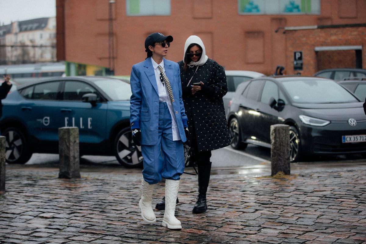 Streetstyles von der Copenhagen Fashion Week im Februar 2022. (Fotos: Bryndis Thorsteinsdottir, Moeez Ali, Claire Guillon)