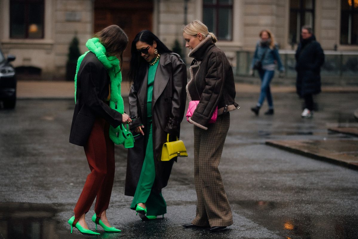 Streetstyles von der Copenhagen Fashion Week im Februar 2022. (Fotos: Bryndis Thorsteinsdottir, Moeez Ali, Claire Guillon)