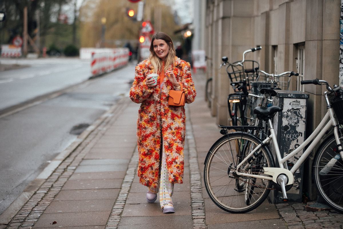 Streetstyles von der Copenhagen Fashion Week im Februar 2022. (Fotos: Bryndis Thorsteinsdottir, Moeez Ali, Claire Guillon)