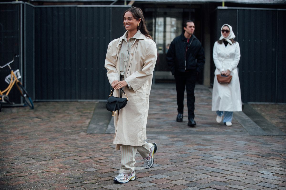 Streetstyles von der Copenhagen Fashion Week im Februar 2022. (Fotos: Bryndis Thorsteinsdottir, Moeez Ali, Claire Guillon)
