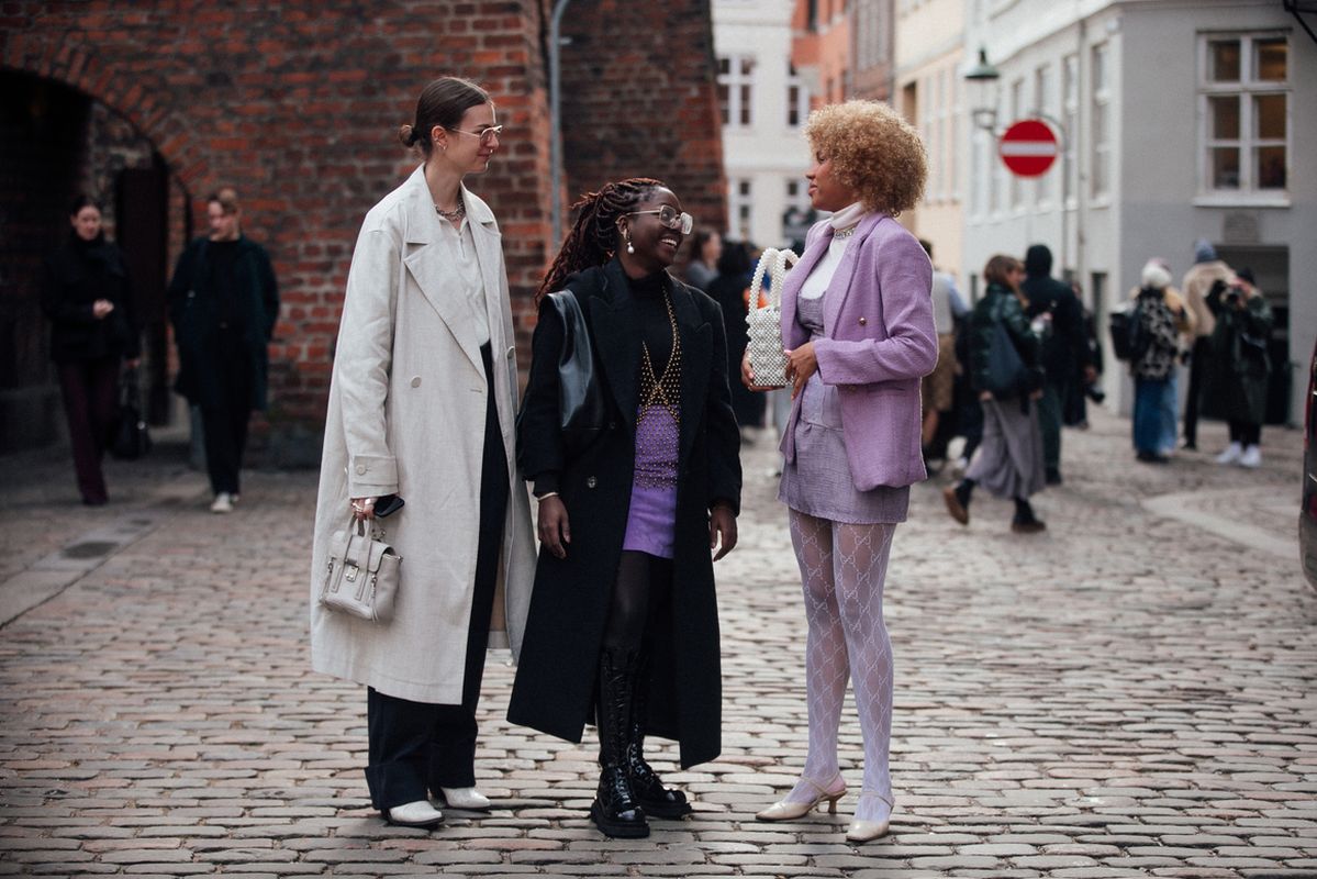 Streetstyles von der Copenhagen Fashion Week im Februar 2022. (Fotos: Bryndis Thorsteinsdottir, Moeez Ali, Claire Guillon)