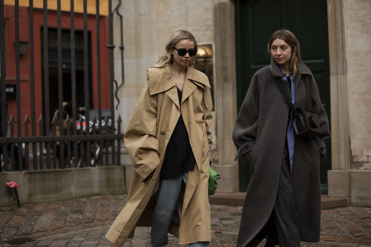 Streetstyles von der Copenhagen Fashion Week im Februar 2022. (Fotos: Bryndis Thorsteinsdottir, Moeez Ali, Claire Guillon)