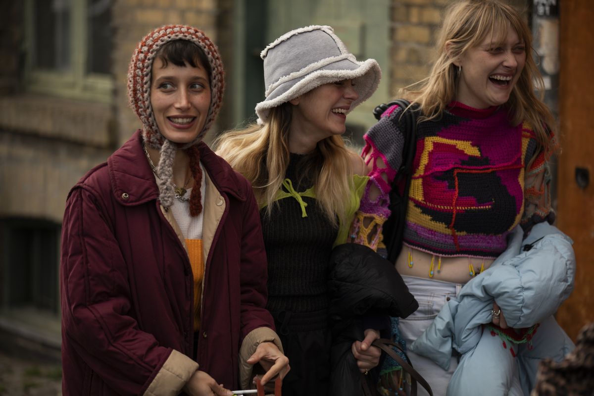 Streetstyles von der Copenhagen Fashion Week im Februar 2022. (Fotos: Bryndis Thorsteinsdottir, Moeez Ali, Claire Guillon)