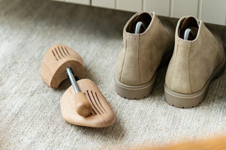 Holzschuhspanner sind im Winter ein Must-have. (Foto: Bama)