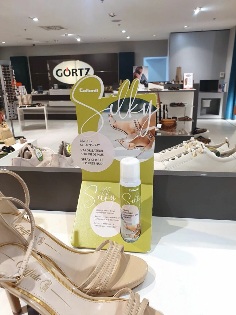 Fußspray mit Seiden-Touch ist ein beliebter Zusatzverkauf. (Foto: Collonil)