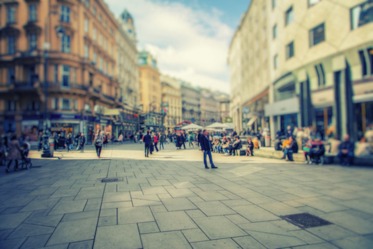 Fußgänger in Innenstadt (Foto: Fotolia)