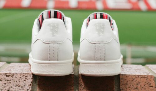 Manchester United-Hausschneider Paul Smith hat ein Sondermodell des Adidas-Klassikers Stan Smith designt. (Foto: Adidas)