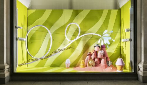 Summer Awakening: Die Schaufenster des Kaufhauses Selfridges an der Londoner Oxford Street. (Foto: Selfridges)