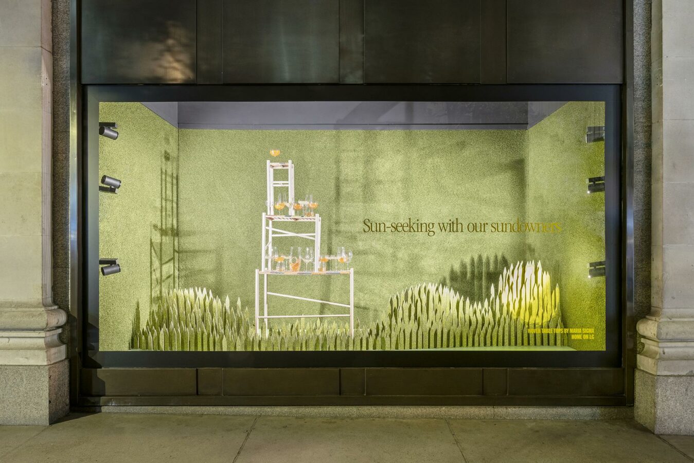 Summer Awakening: Die Schaufenster des Kaufhauses Selfridges an der Londoner Oxford Street. (Foto: Selfridges)