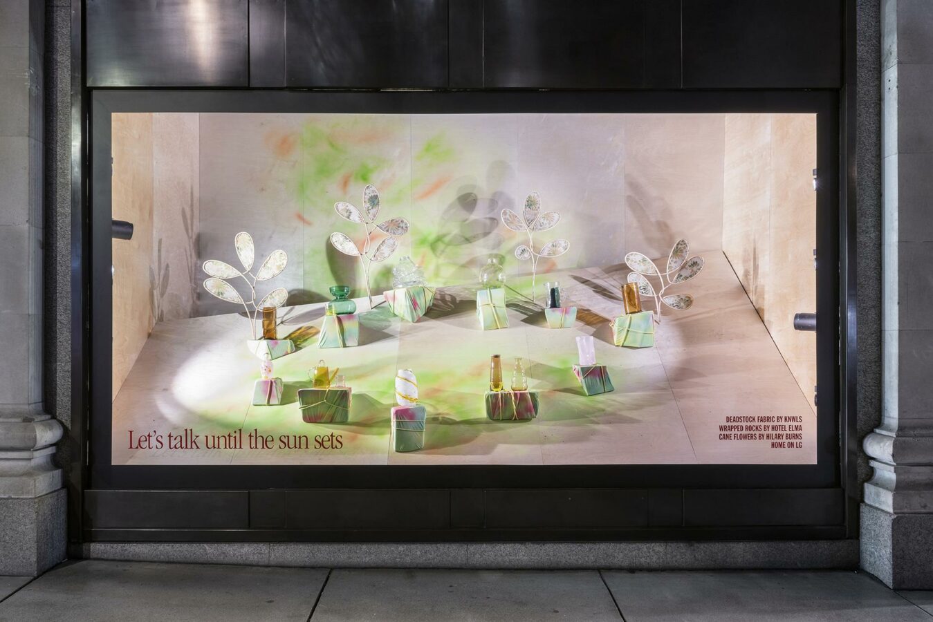 Summer Awakening: Die Schaufenster des Kaufhauses Selfridges an der Londoner Oxford Street. (Foto: Selfridges)