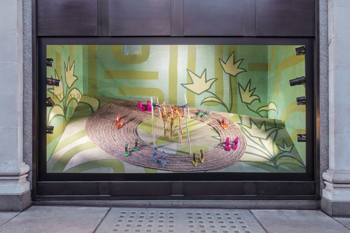 Summer Awakening: Die Schaufenster des Kaufhauses Selfridges an der Londoner Oxford Street. (Foto: Selfridges)