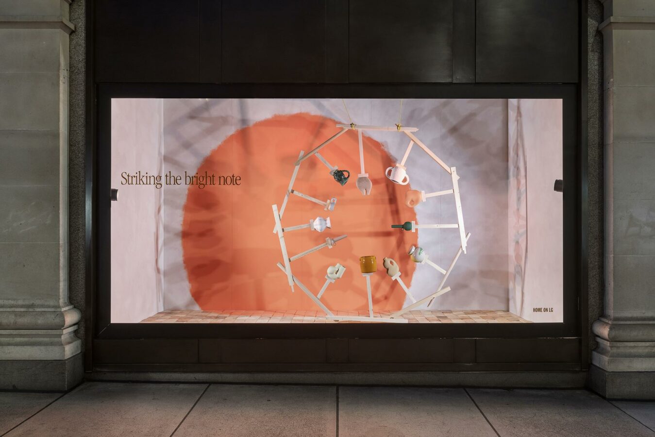 Summer Awakening: Die Schaufenster des Kaufhauses Selfridges an der Londoner Oxford Street. (Foto: Selfridges)