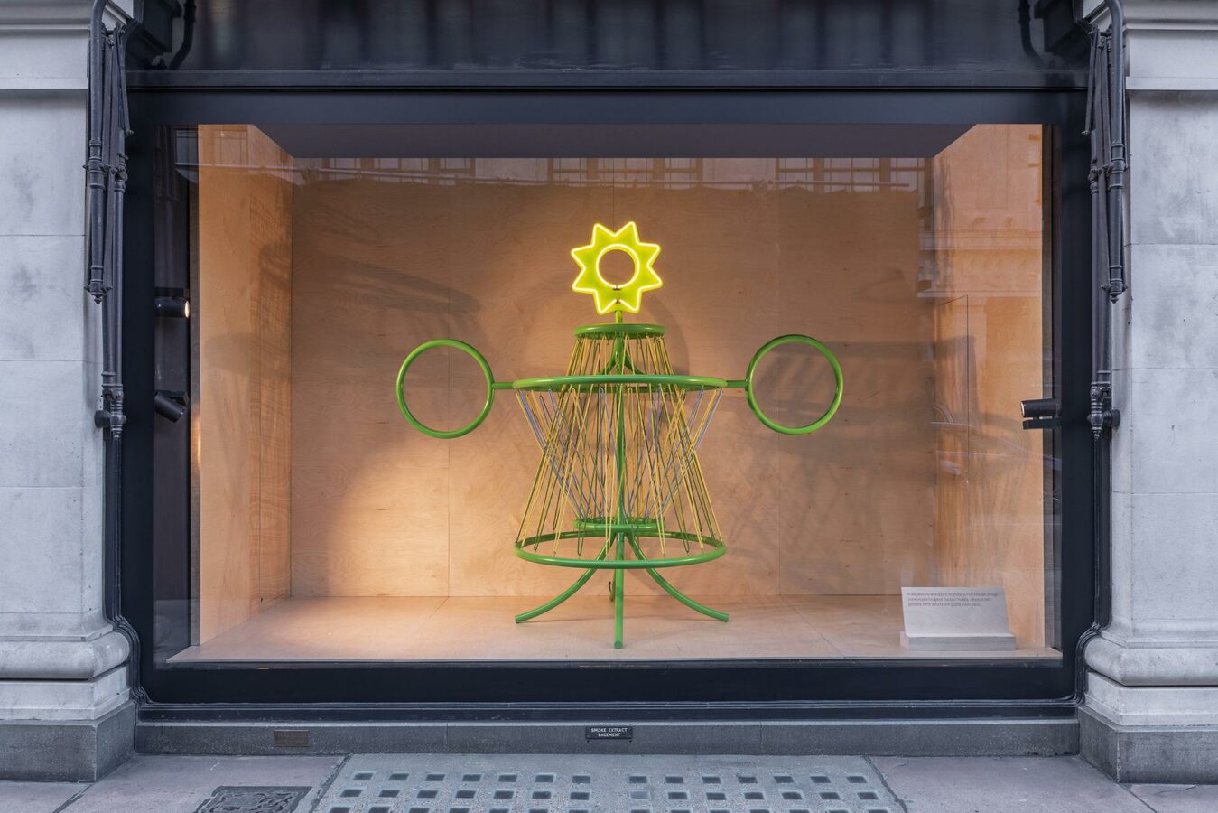 Summer Awakening: Die Schaufenster des Kaufhauses Selfridges an der Londoner Oxford Street. (Foto: Selfridges)