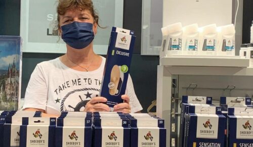 Furnituren anbieten, bevor die Kundin an der Kasse steht. (Foto: Redaktion)