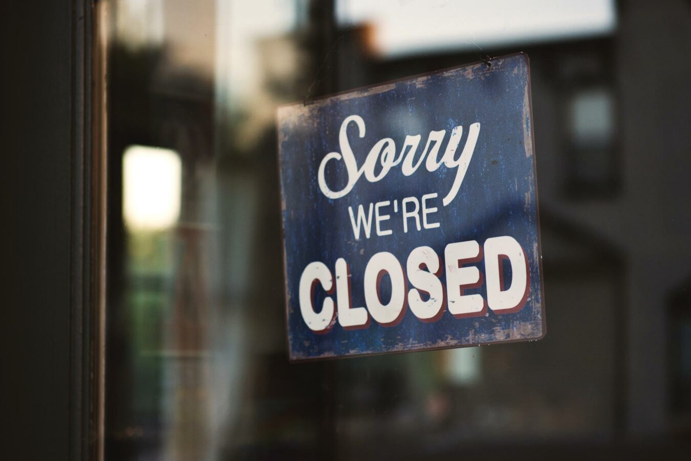 Schuhgeschäfte in Bayern bleiben ab dem 18. März geschlossen. (Foto: Tim Mossholder/Unsplash)