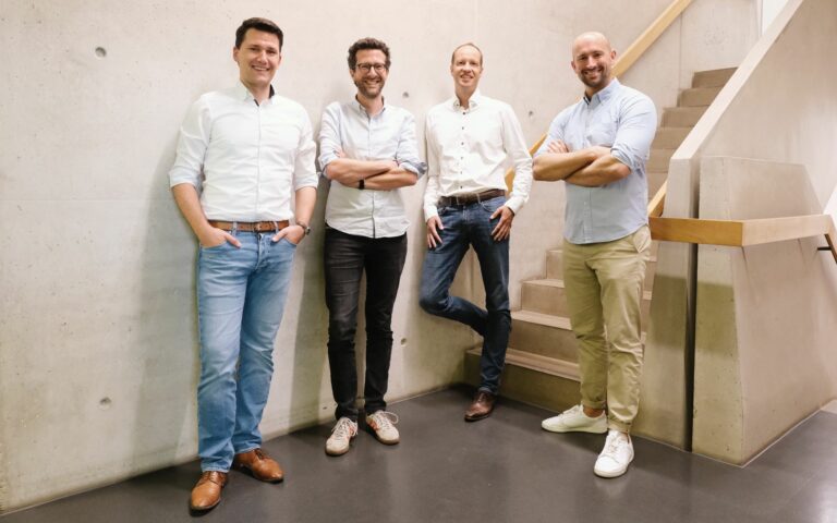 Die Magazino-Geschäftsleitung von links nach rechts: Lukas Zanger (COO), Dr. Moritz Tenorth (CTO), Guido Reinecke (CFO), Frederik Brantner (CEO) (Foto: Magazino)