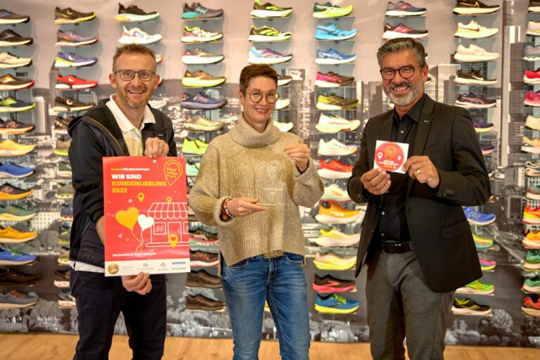 Von links nach rechts Jost und Daniela Wiebelhaus und Frank Schuffelen. (Foto: ANWR)